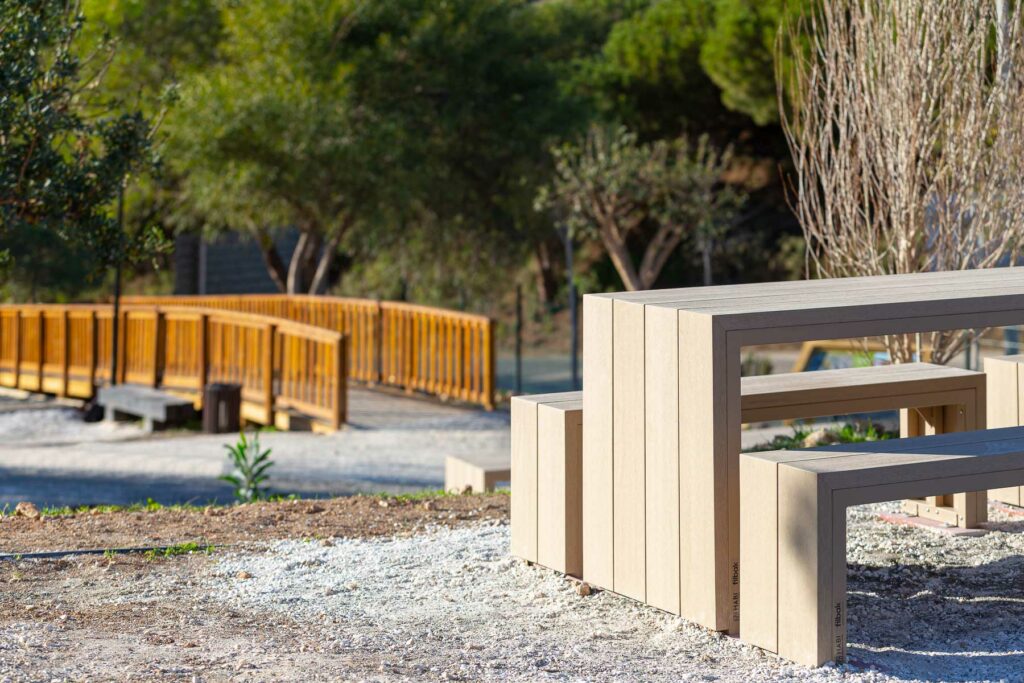 Muebles exteriores accesibles STRIP Parque El Cantal